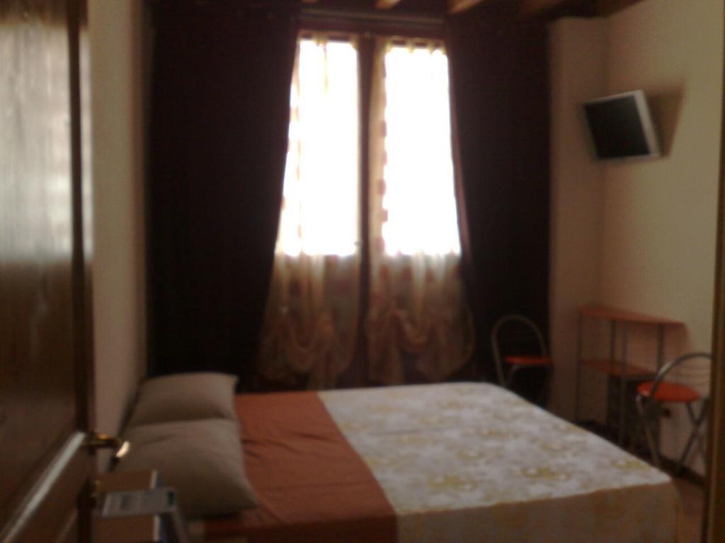 Via Toscana House Parma Pokój zdjęcie